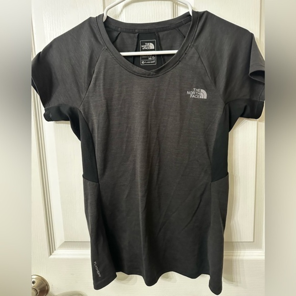 Women’s Northface Flash Dry T- Shirt, XSmall